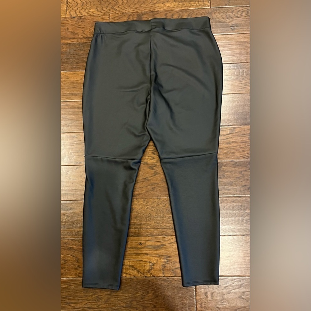 Lane Bryant Women’s Black Leggings Pull On High Waist Faux Leather Size 18/20 - Picture 5 of 8